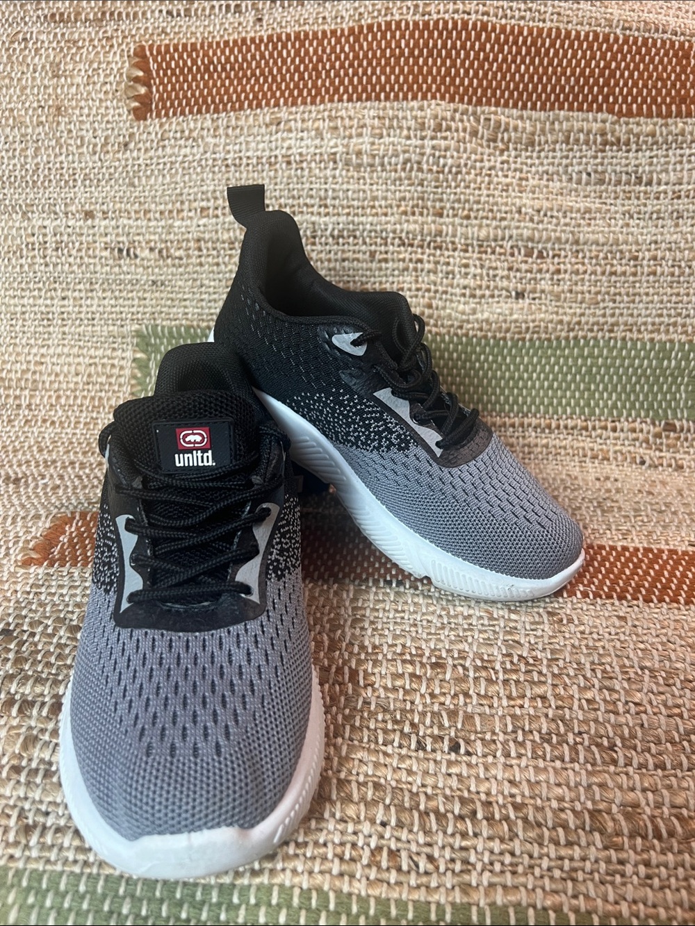 Ecko unltd. Gray & Black Knit Lightweight Athletic Sneakers Mesh